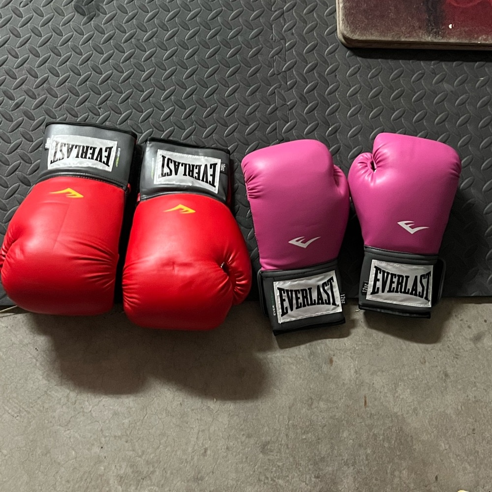 Everlast men’s and women’s boxing gloves.